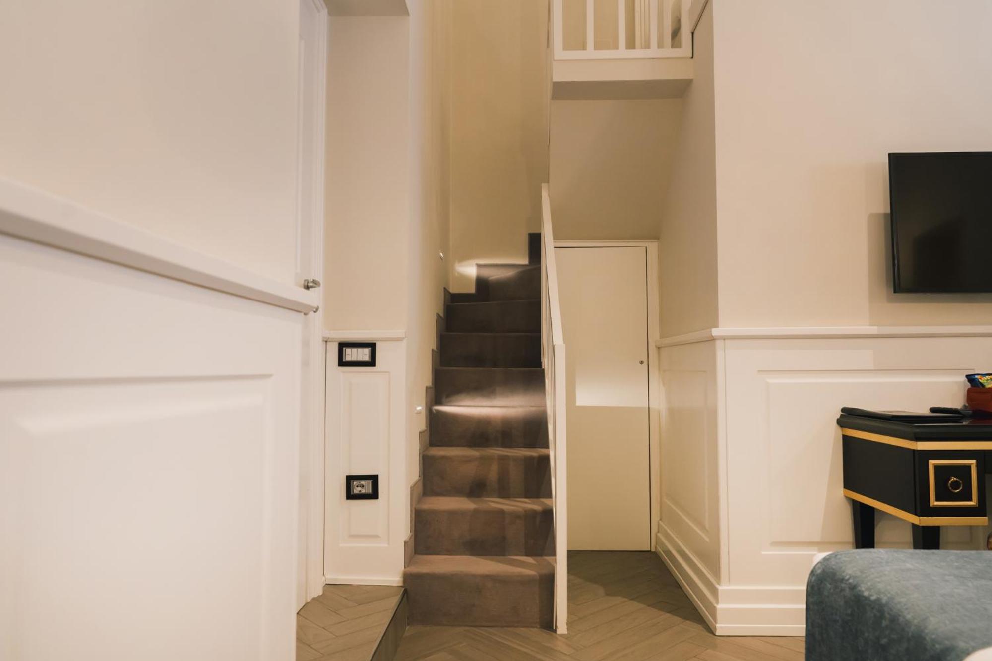 Double Room,1743202642:JPEG